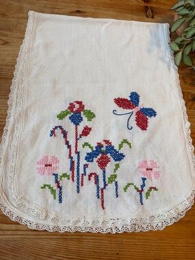 Vintage Embroidered Floral Linen Runner